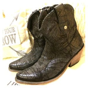 Shimmering Liberty Black Boots